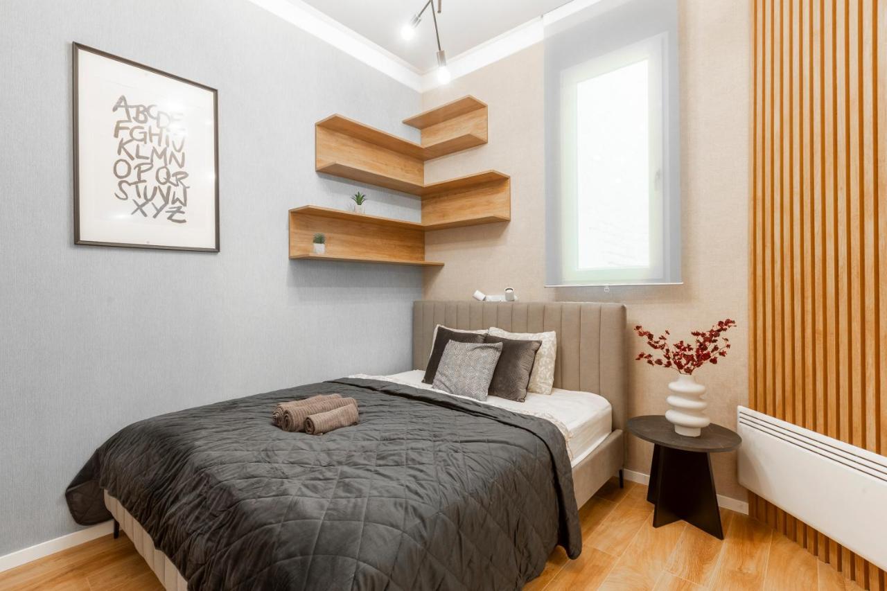 Exclusive Dohany With Balcony Next To The New York Cafe Apartment *
