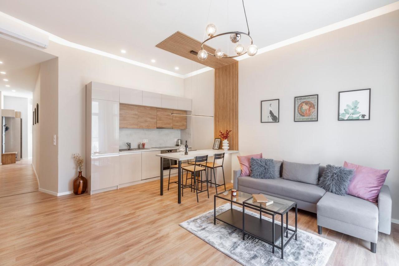 Exclusive Dohany With Balcony Next To The New York Cafe Budapesta